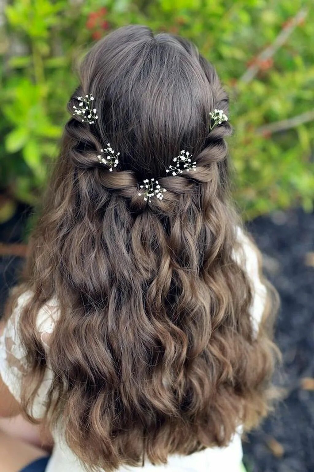 Праздничная прическа для девочки на длинные волосы 30+ Absolutely Adorable Flower Girl Hairstyles + Tutorials Hair styles, Girl hai