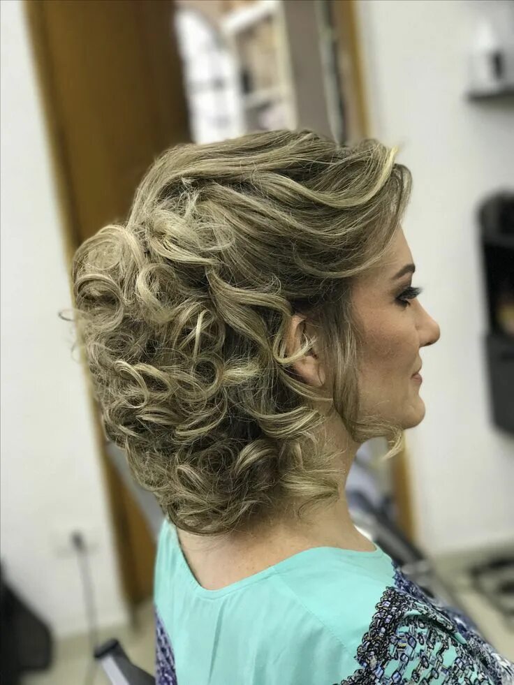 Праздничная прическа для женщины 50 лет Armandobap Shimizu Hair Mother of the bride hair, Mother of the groom hairstyles