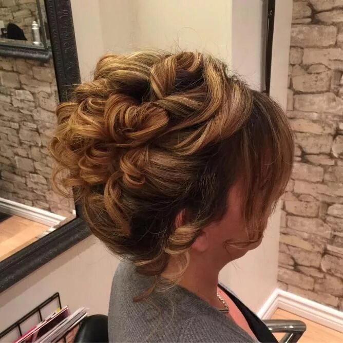 Праздничная прическа для женщины 50 лет 50 Ravishing Mother of the Bride Hairstyles Hair styles, Mother of the bride hai