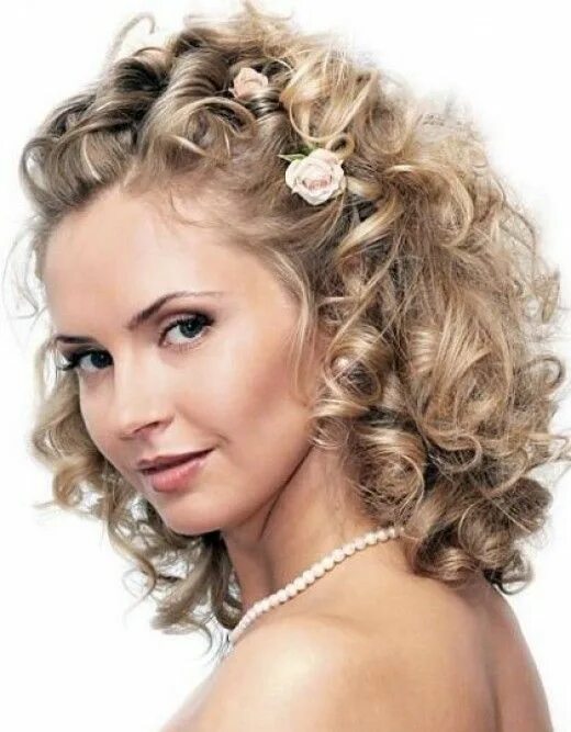 Праздничная прическа на средние фото curly hair wedding styles - Google Search Medium curly hair styles, Curly weddin