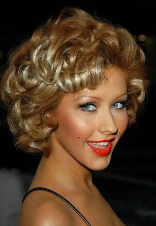 Праздничная укладка фото chemo curls - Google Search Short curly hairstyles for women, Medium curly hair 