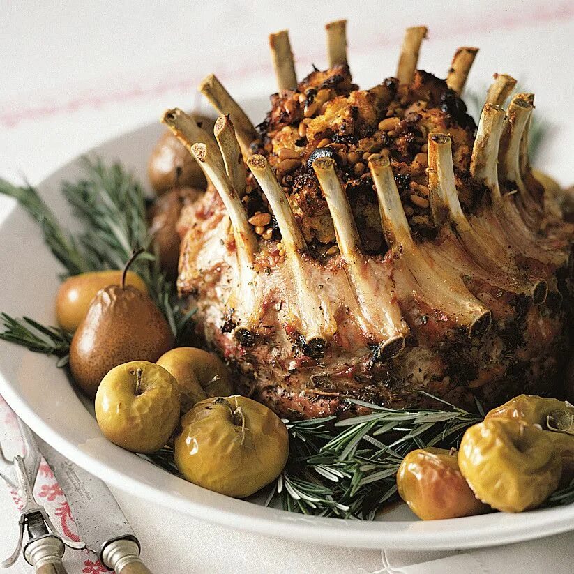 Праздничное блюдо из мяса с фото Crown Roast of Pork With Wild Rice Stuffing Recipe Crown roast of pork, Pork, Po