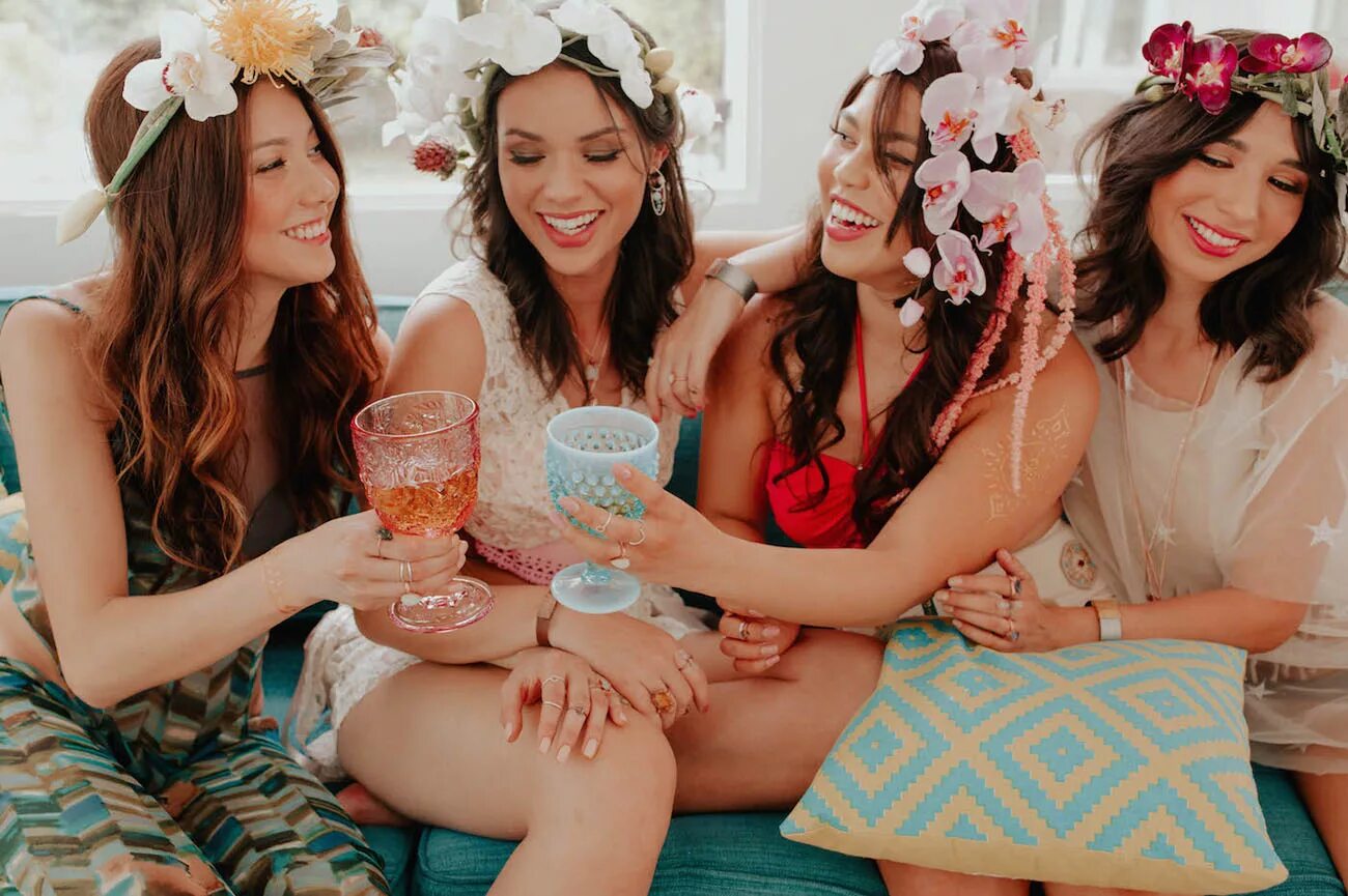 Праздничное фото девушек #BachellaParty: A Coachella-Inspired Bachelorette Party - Green Wedding Shoes