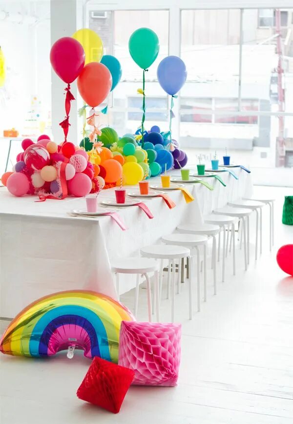 Праздничное оформление детского дня рождения 7 Ideas for Organising the Perfect Balloon and Pompon Party - Petit & Small Kids