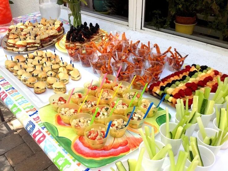 Праздничное оформление детского стола Miniature food, amazing kids' birthday spread. Kids party food, Party food buffe