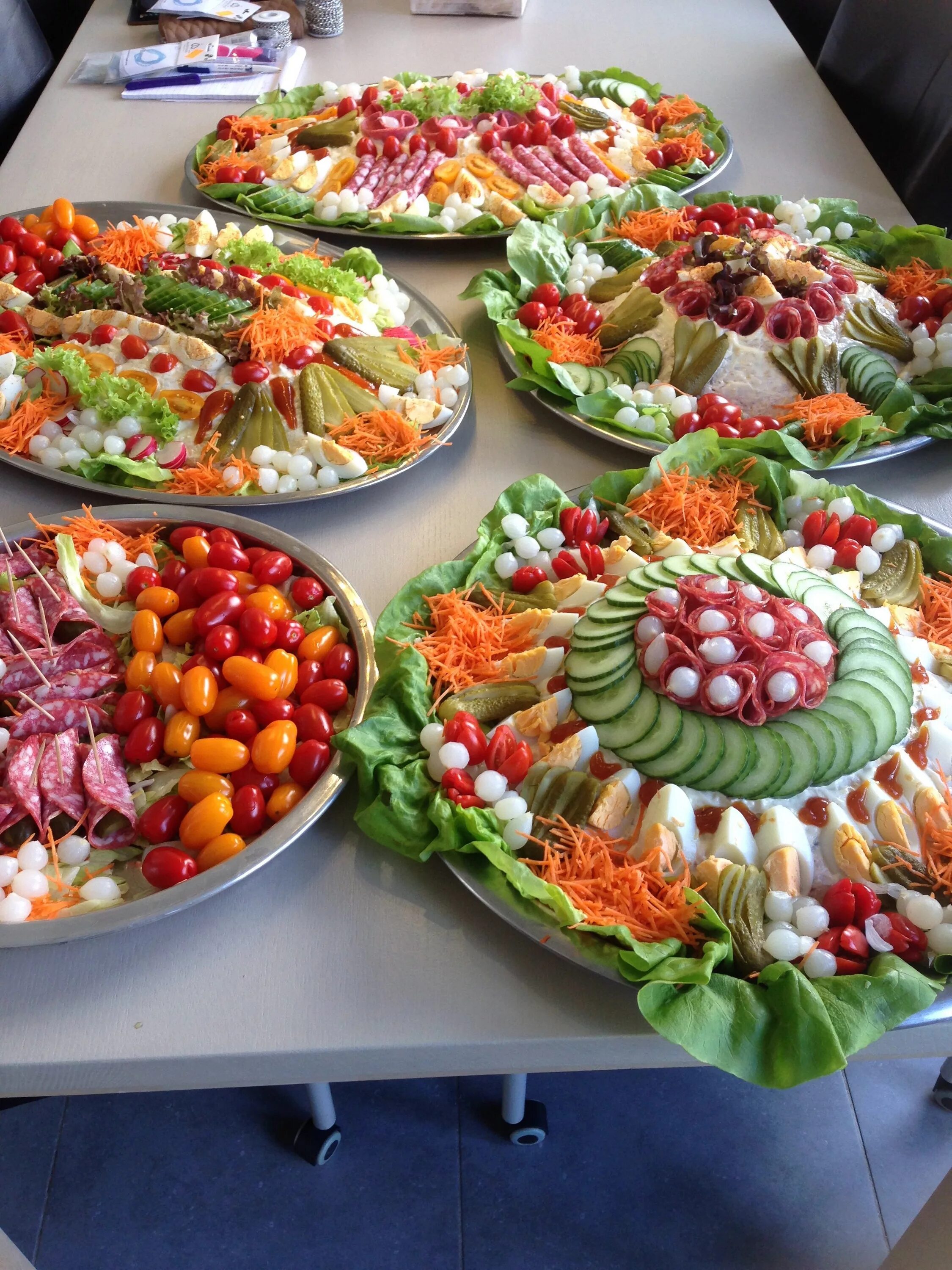 Праздничные блюда фото Salade composée Veggie platters, Party food appetizers, Food platters