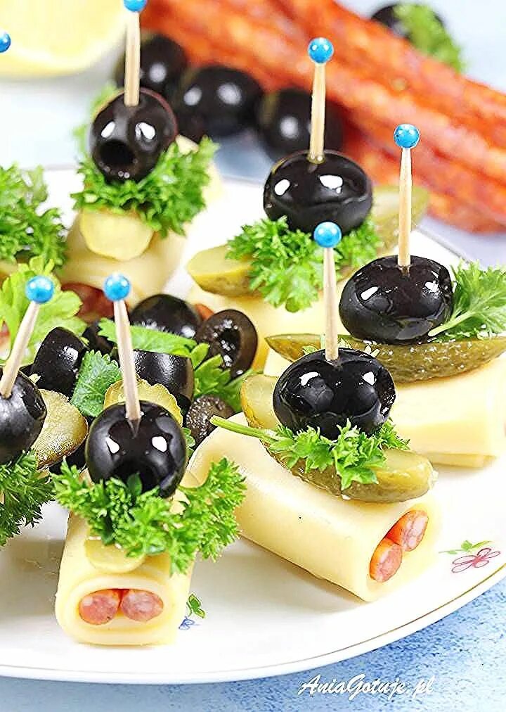 Праздничные канапе рецепты с фото Pin by svetlana saprikina on سلطة in 2020 Party food platters, Party food appeti