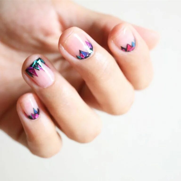 Праздничные маникюр на короткие ногти Meet the Korean Nail Artist Behind Shattered Glass Nails, Bracelet Nails and Dia