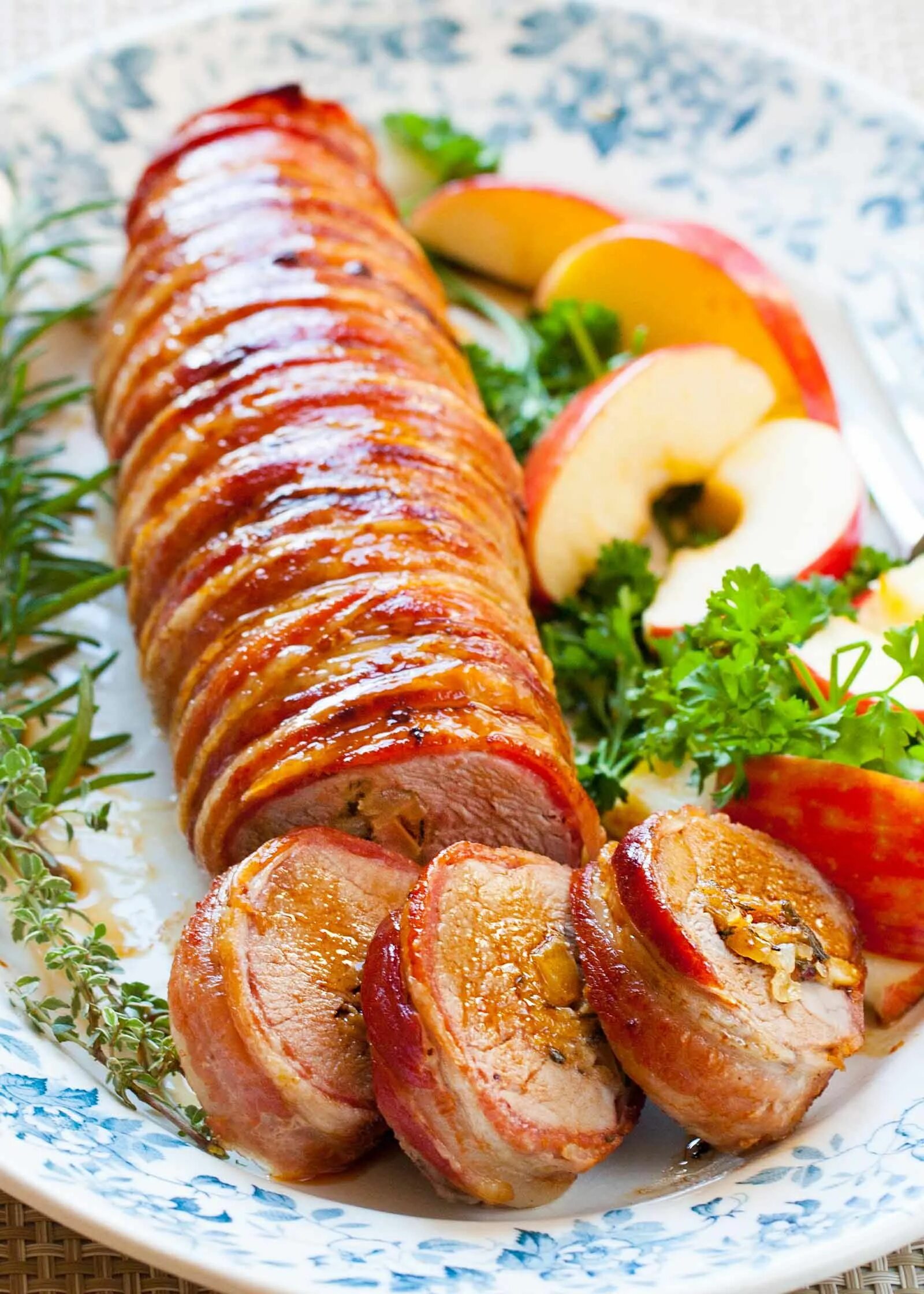 Праздничные мясные блюда фото Bacon-Wrapped Pork Loin Recipe Bacon wrapped pork, Stuffed pork tenderloin, Tend