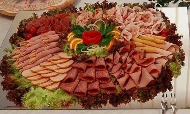 Праздничные мясные нарезки фото Inšpirácie - obložené misy Food carving, Food, Charcuterie board