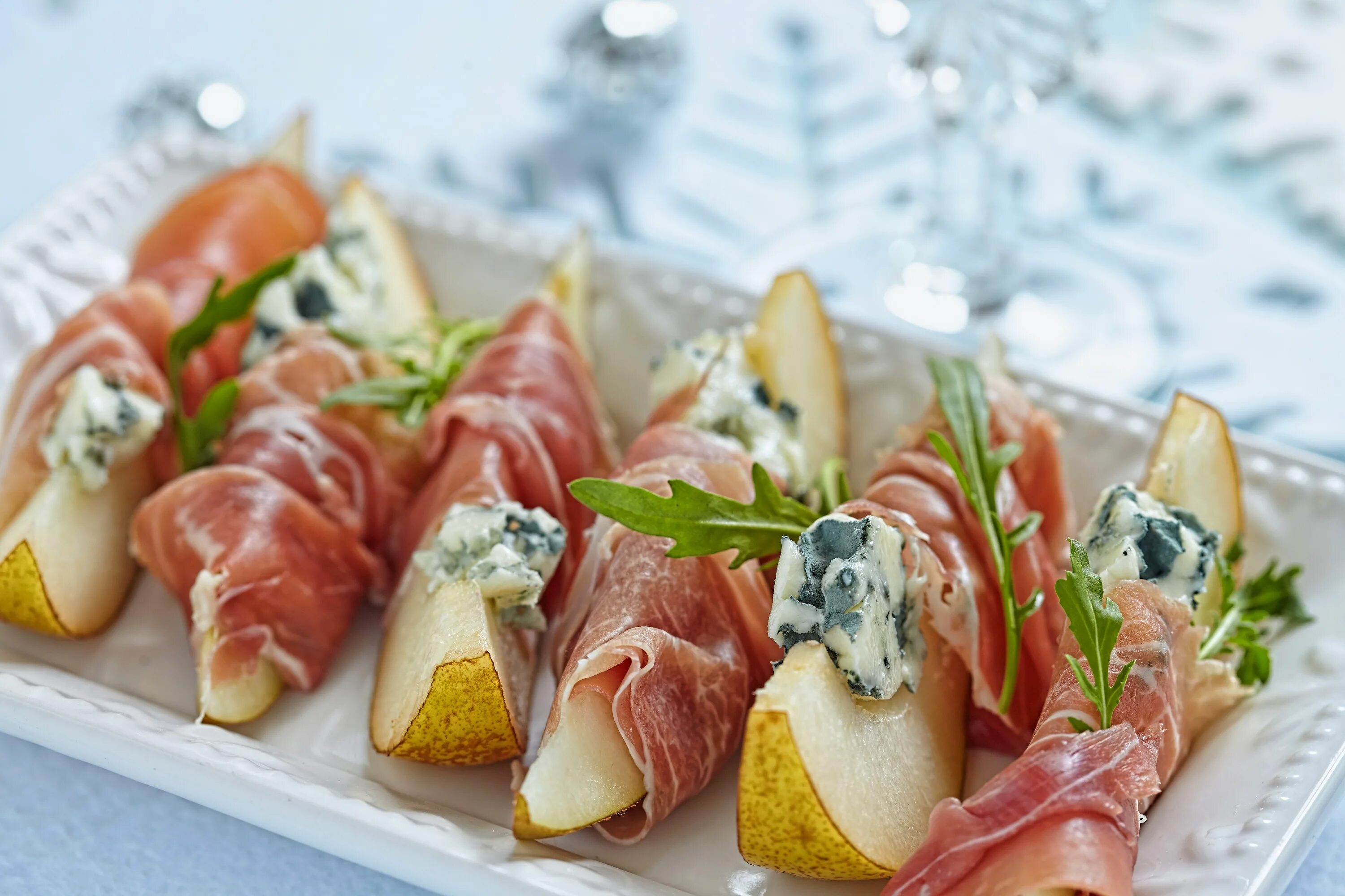 Праздничные мясные закуски рецепты с фото Serve these 4-ingredient pears wrapped with prosciutto and blue cheese Recipe Bl