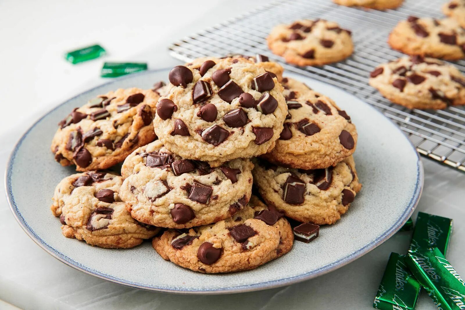 Праздничные печенья фото If You're Not Baking Andes Chocolate Chip Cookies, You're Not Doing December Rig