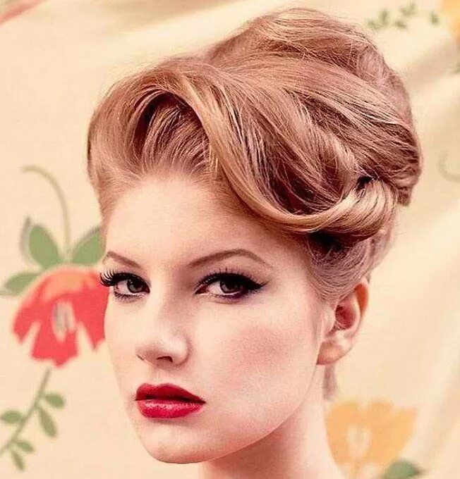 Праздничные прически 50 лет 5 coiffures vintage remises au goût du jour Vintage hairstyles, Vintage hair upd