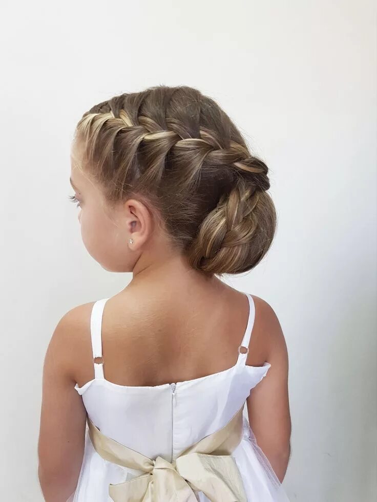 Праздничные прически на средние волосы девочке Untitled Flowergirl Hairstyles in 2019 Flower girl hairstyles, Bridesmaid hair c