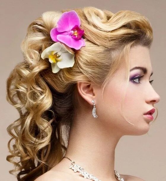 Праздничные прически волосы фото Peinados para Quinceañeras Tendencias a lucir ese gran día Prom hair updo elegan