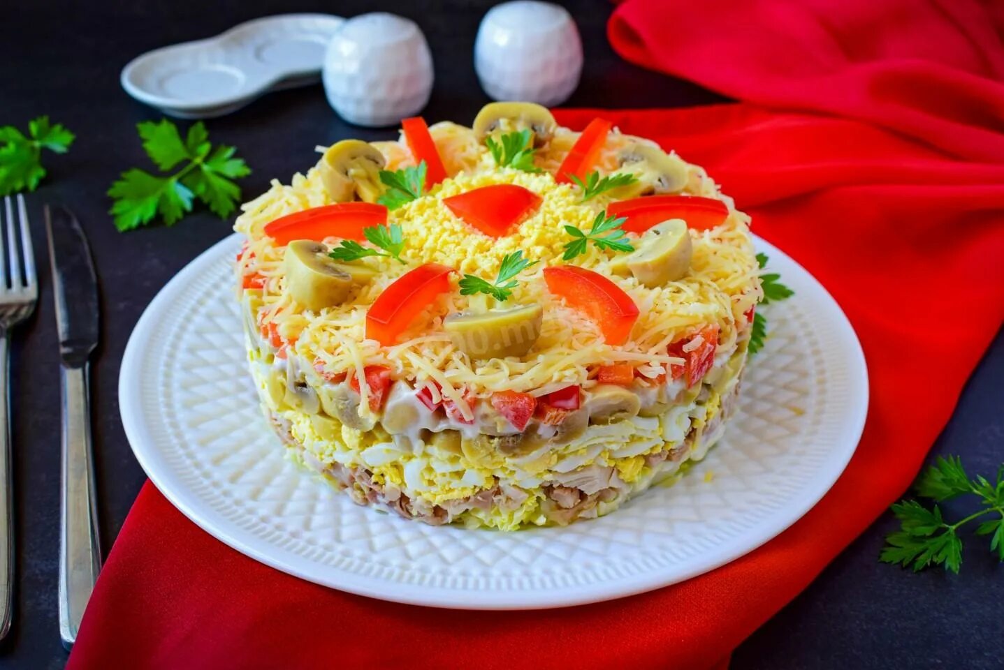 Праздничные салаты с фото с языком Салат с курицей и капустой слоями - 7 рецептов - 1000.menu