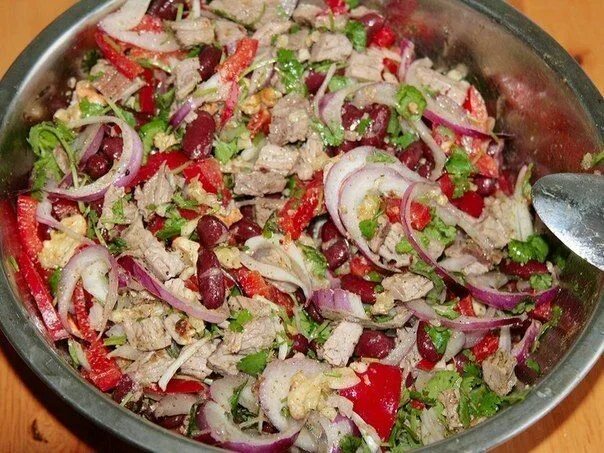 Праздничные салаты с мясом рецепты с фото Salad Tbilisi Delicious salads, Appetizer salads, Salad