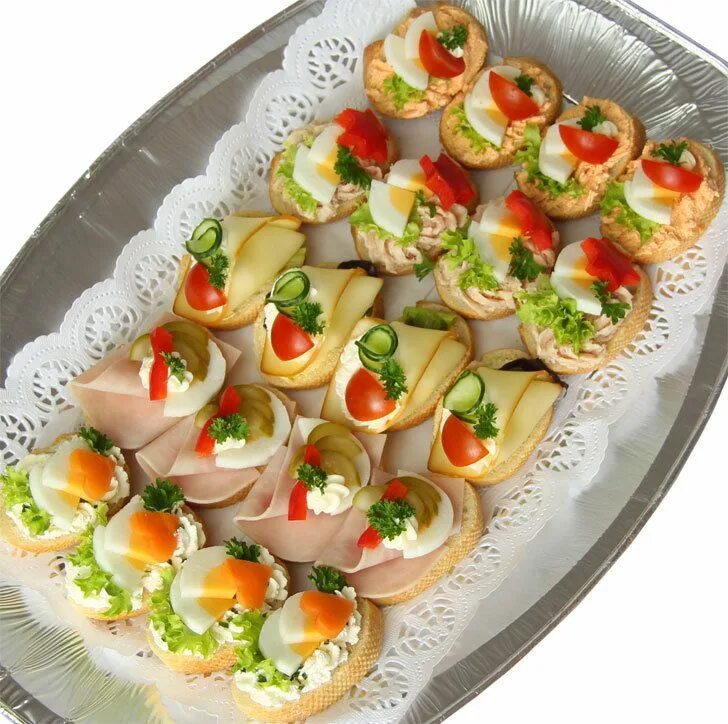 Праздничные закуски бутерброды с фото Dětské chlebíčky - mísa 20ks Party food appetizers, Food platters, Appetizer rec