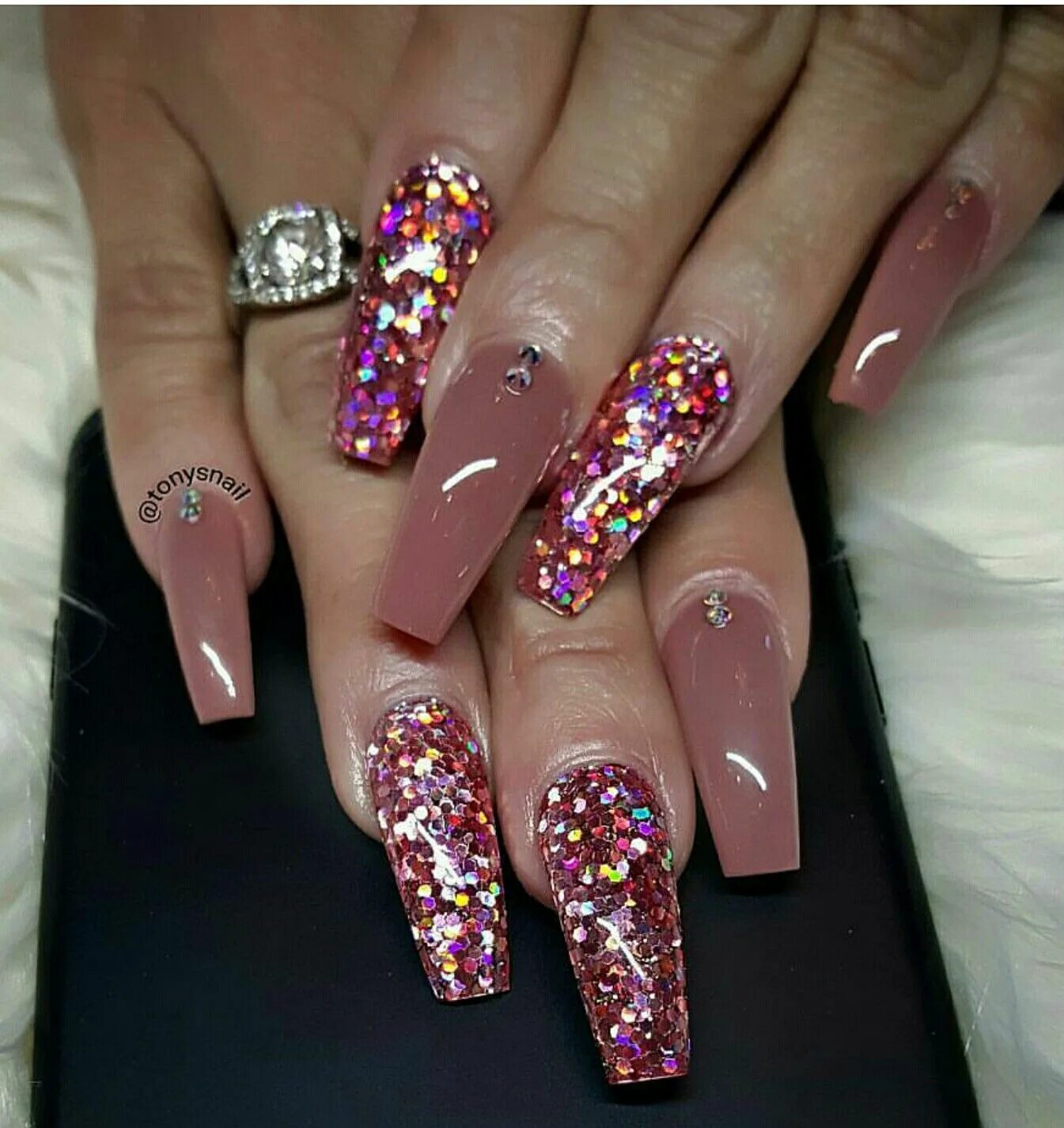 Праздничный дизайн ногтей Pin by Cheyenne Brown on MakeUp Nail designs glitter, Nail designs, Beautiful na