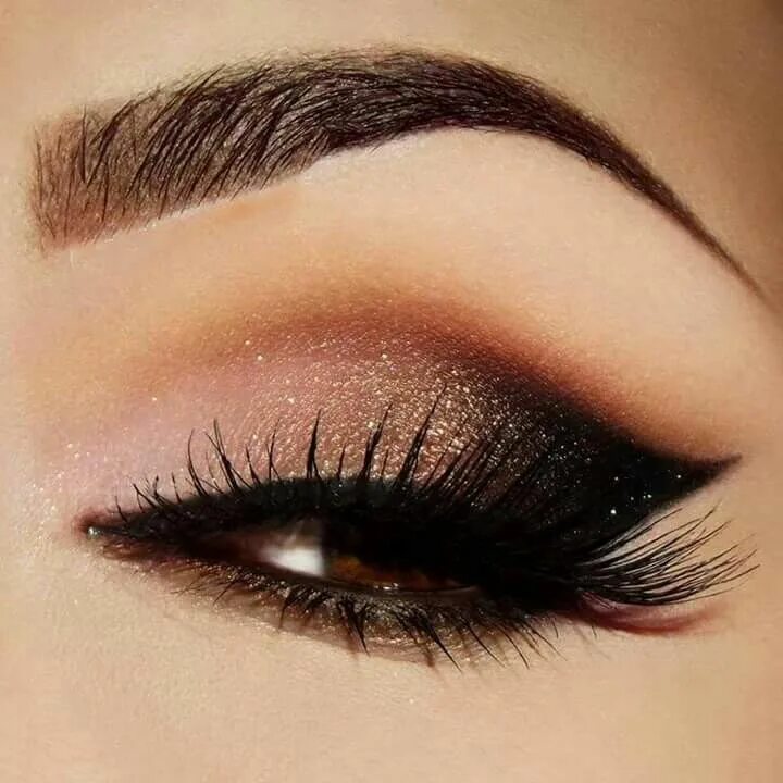 Праздничный макияж глаз Black&brown cat eye Ideias de maquiagem, Dicas de maquiagem, Maquilhagem olhos e