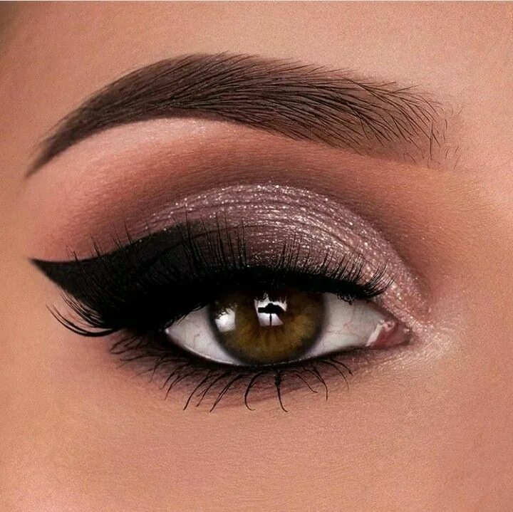 Праздничный макияж глаз Pin by Nicole Vargas on eye shadow Smoky eye makeup, Eye makeup tips, Eye makeup