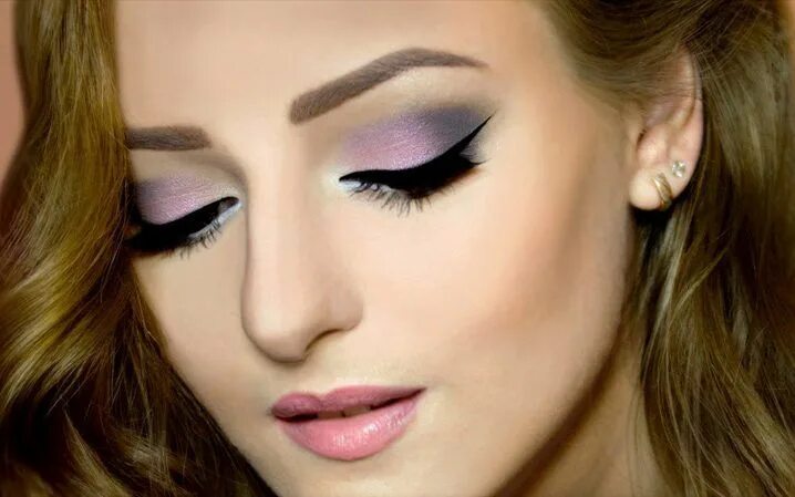 Праздничный макияж глаз Макияж глаз Makeup, Smoky eye makeup, Colored eyeliner