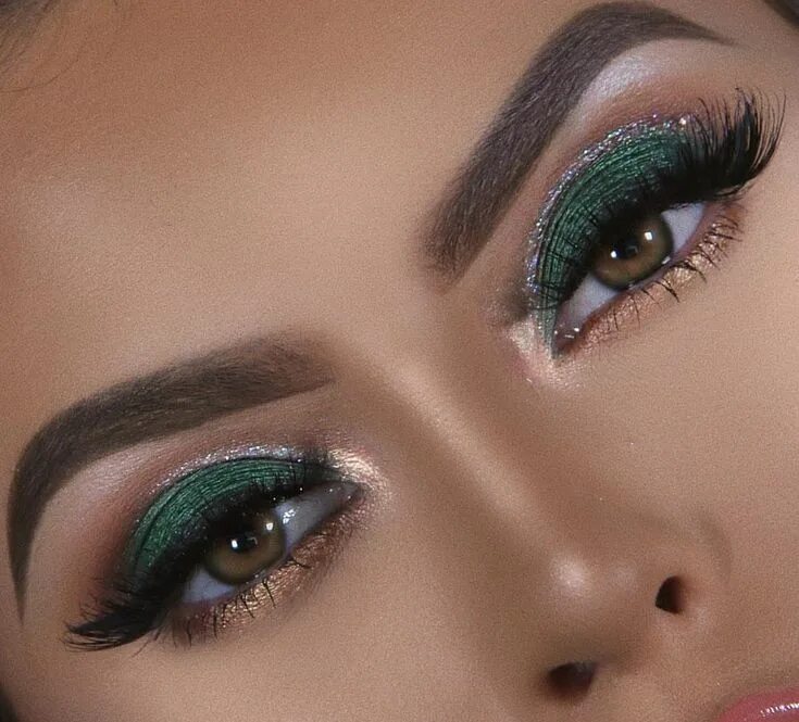 Праздничный макияж зеленых глаз Pin by Princess St3ph on Beauty Maquillaje Makeup Green eyeshadow look, Green dr