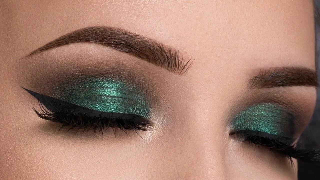 Праздничный макияж зеленых глаз Smokey eye makeup or eyeshadow Green smokey eye, Smoky eye makeup, Silver eye ma