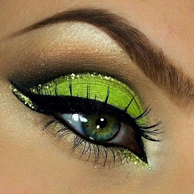 Праздничный макияж зеленых глаз Love that green! Makeup for green eyes, Beautiful eye makeup, Dramatic eye makeu