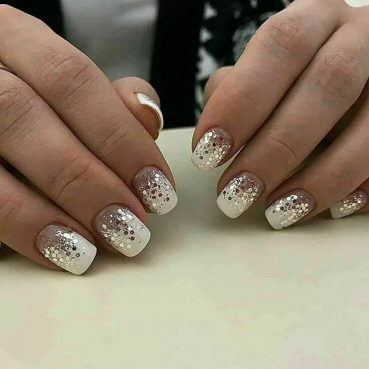 Праздничный маникюр на коротких Pin on nail art Nail manicure, Manicure, Nails