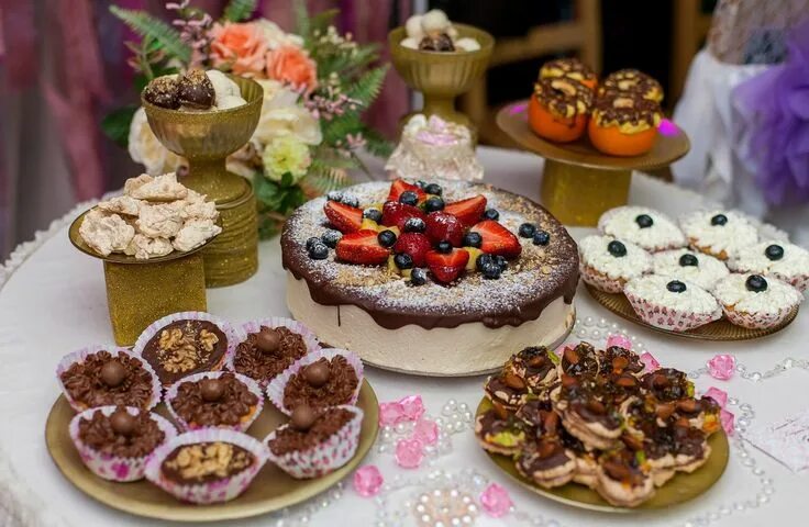 Праздничный сладкий стол фото Pin on свадебная выставка Desserts, Mini cheesecake, Food