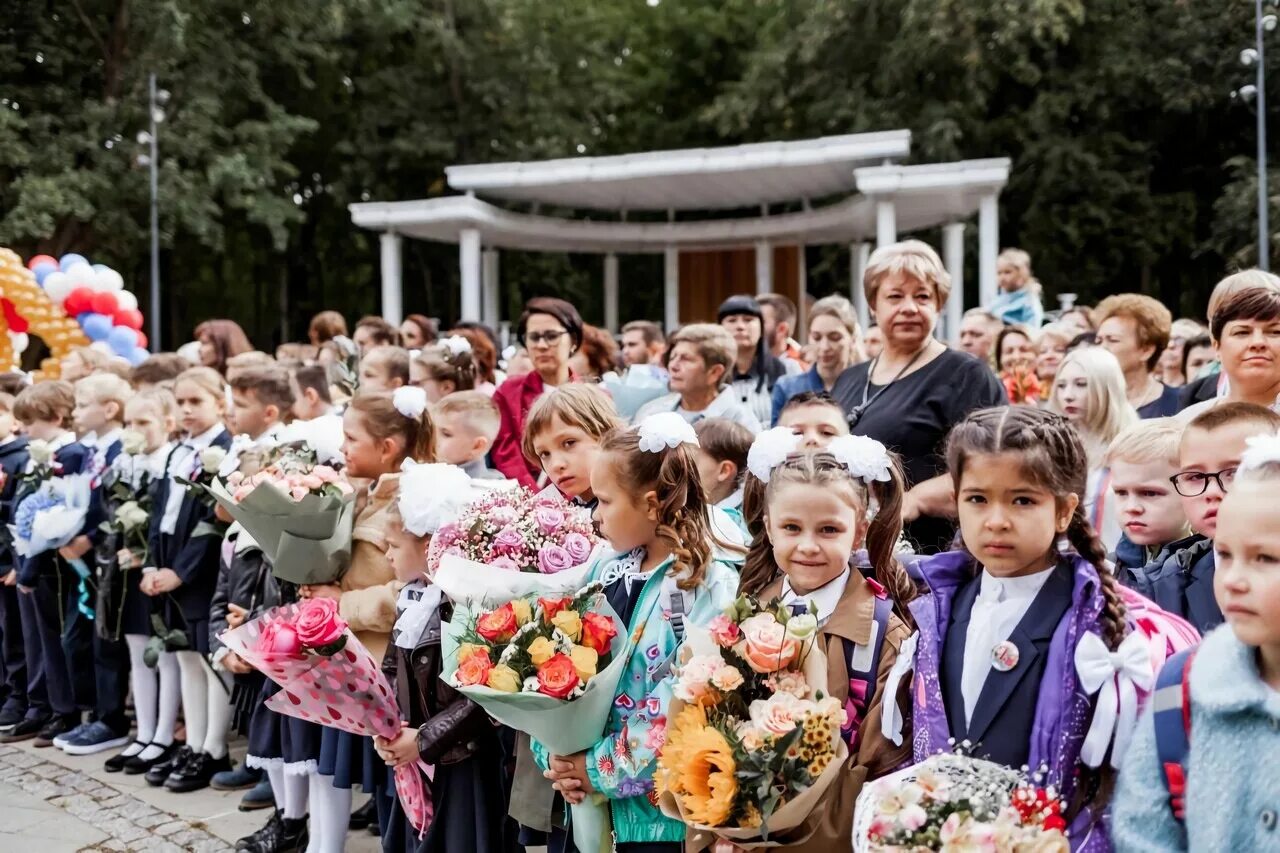 Праздник 1 сентября фото В подмосковных парках 1 сентября пройдет праздник "Парк знаний" Путеводитель Под