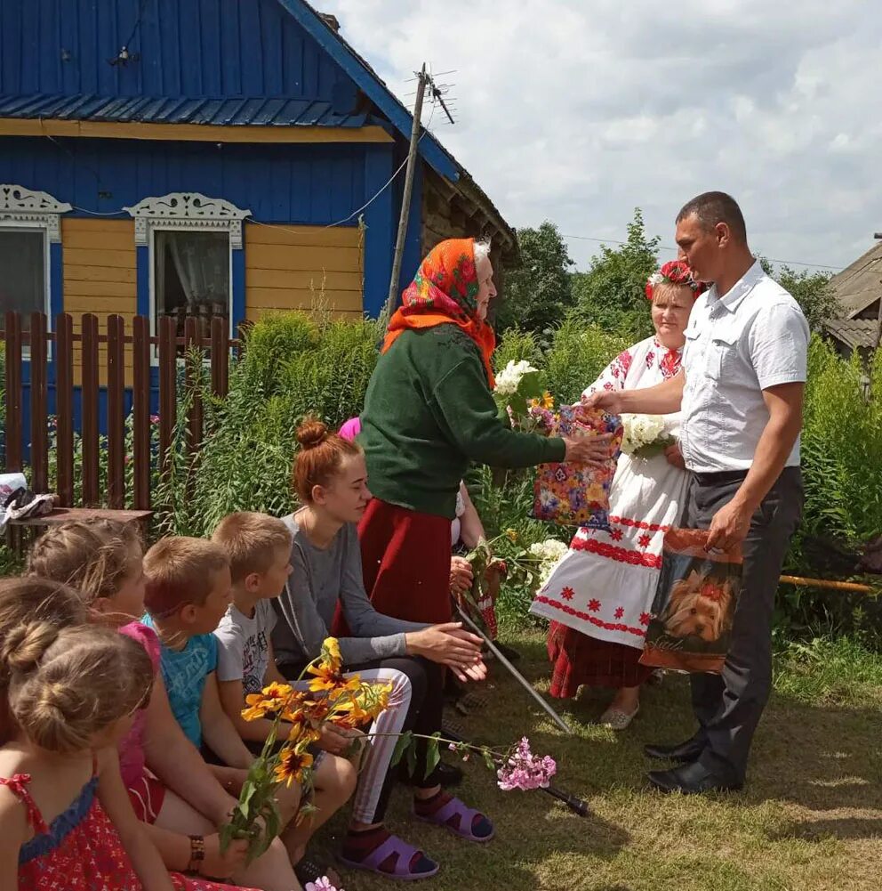 Праздник деревни фото Официальный сайт Чаусской районной газеты "Искра" Жители деревни Усушек отпраздн