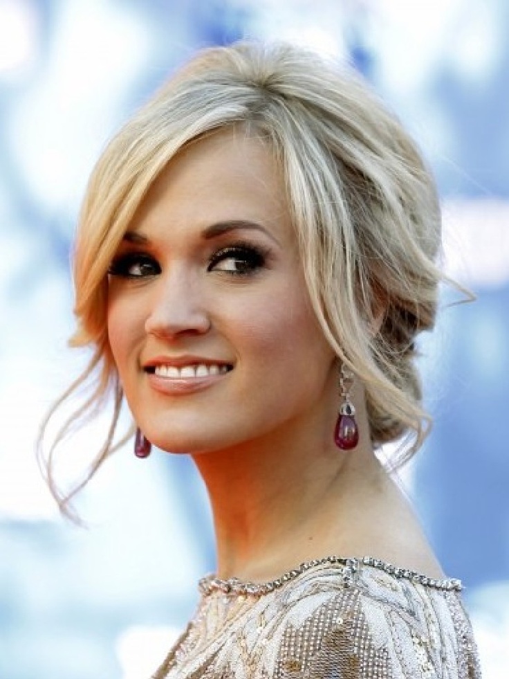 Праздник на средние волосы фото Messy Bun, View 2 Wedding hair front, Front hair styles, Carrie underwood hair