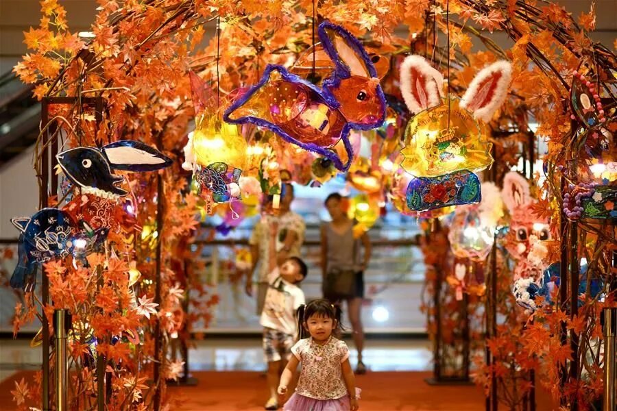 Праздник осени в китае фото Mall in Malaysia prepares celebration for Mid-Autumn Festival - Where to - Yunna