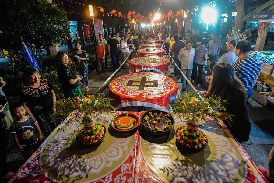 Праздник осени в китае фото Mid-Autumn Festival observed in China's Hangzhou