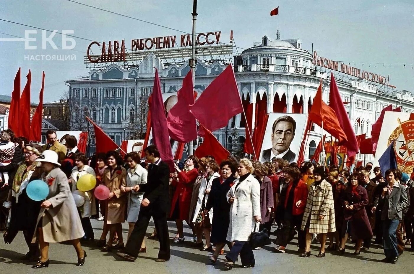 Праздники 1 мая фото Ежегодной первомайской демонстрации не будет. Об этом сообщили СМИ. Ранее на 1 м