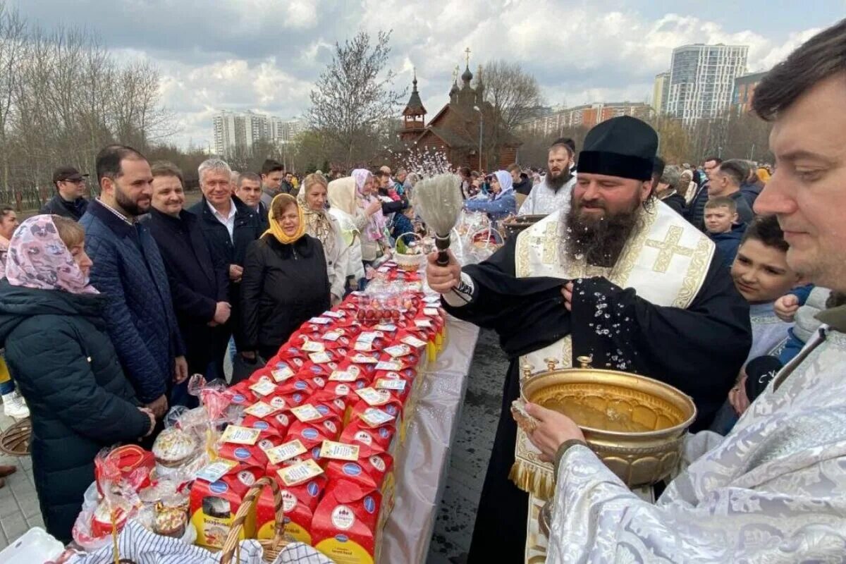 Праздники сегодня фото Александр Мажуга поздравил жителей Северо-Западного округа Москвы с праздником С