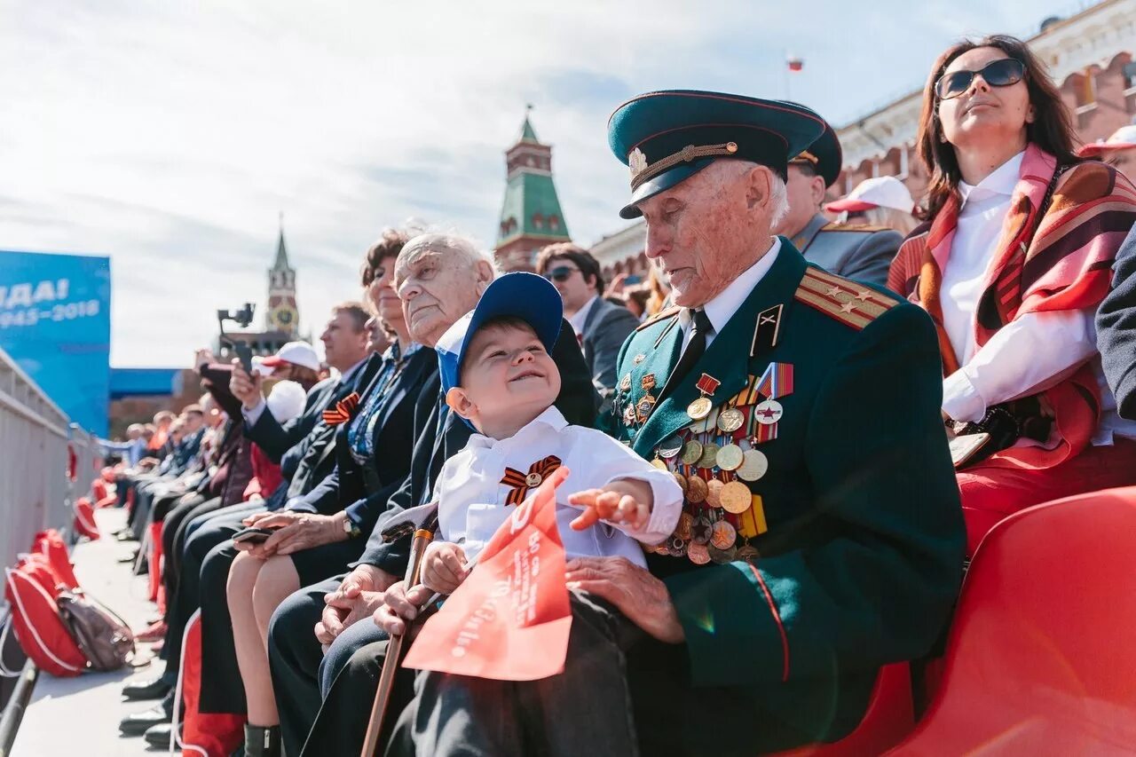 Празднование 9 мая фото В период с 5 по 11 мая в Москве проходил Всероссийский слет 'Послы Победы', приу