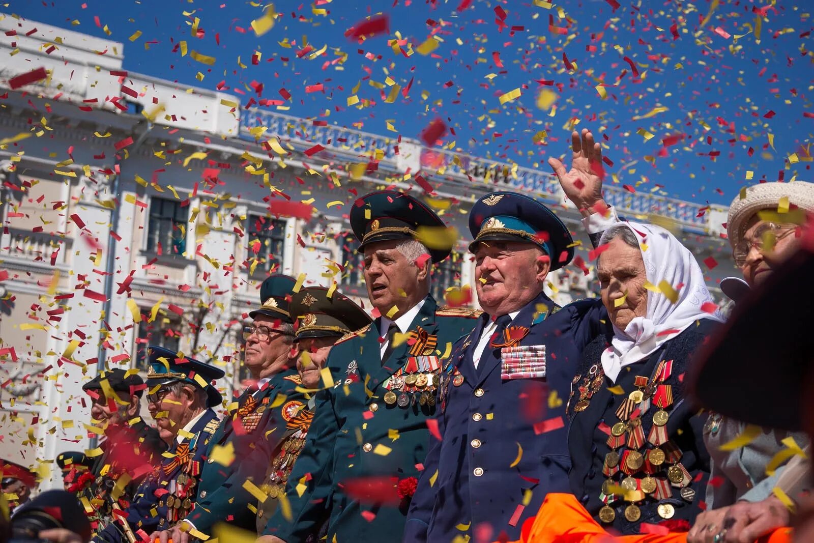 Празднование победы фото 9 мая 2014 года. Парад Победы на площади Свободы в Казани Art16.ru - Культура и 