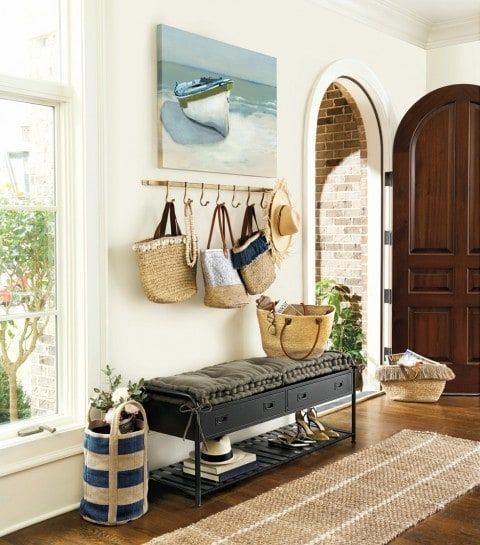 Предметы интерьера для прихожей area for guest coats in entryway - Google Search Foyer decorating, Coastal livin