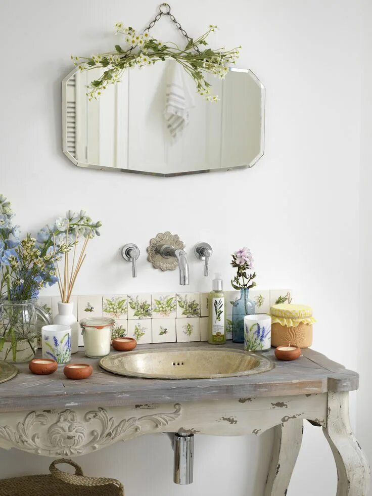 Предметы интерьера для ванной комнаты Romantik - vintage bir yaz için... - ELLE Decoration Vintage bathrooms, Relaxing