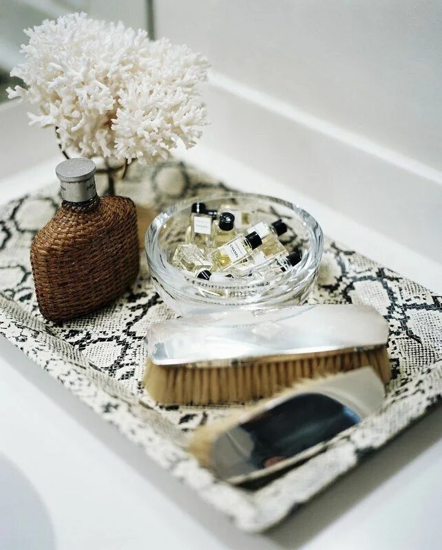 Предметы интерьера для ванны vignette design: Warm, Wonderful, Woven Wicker Diy bathroom storage, Diy bathroo