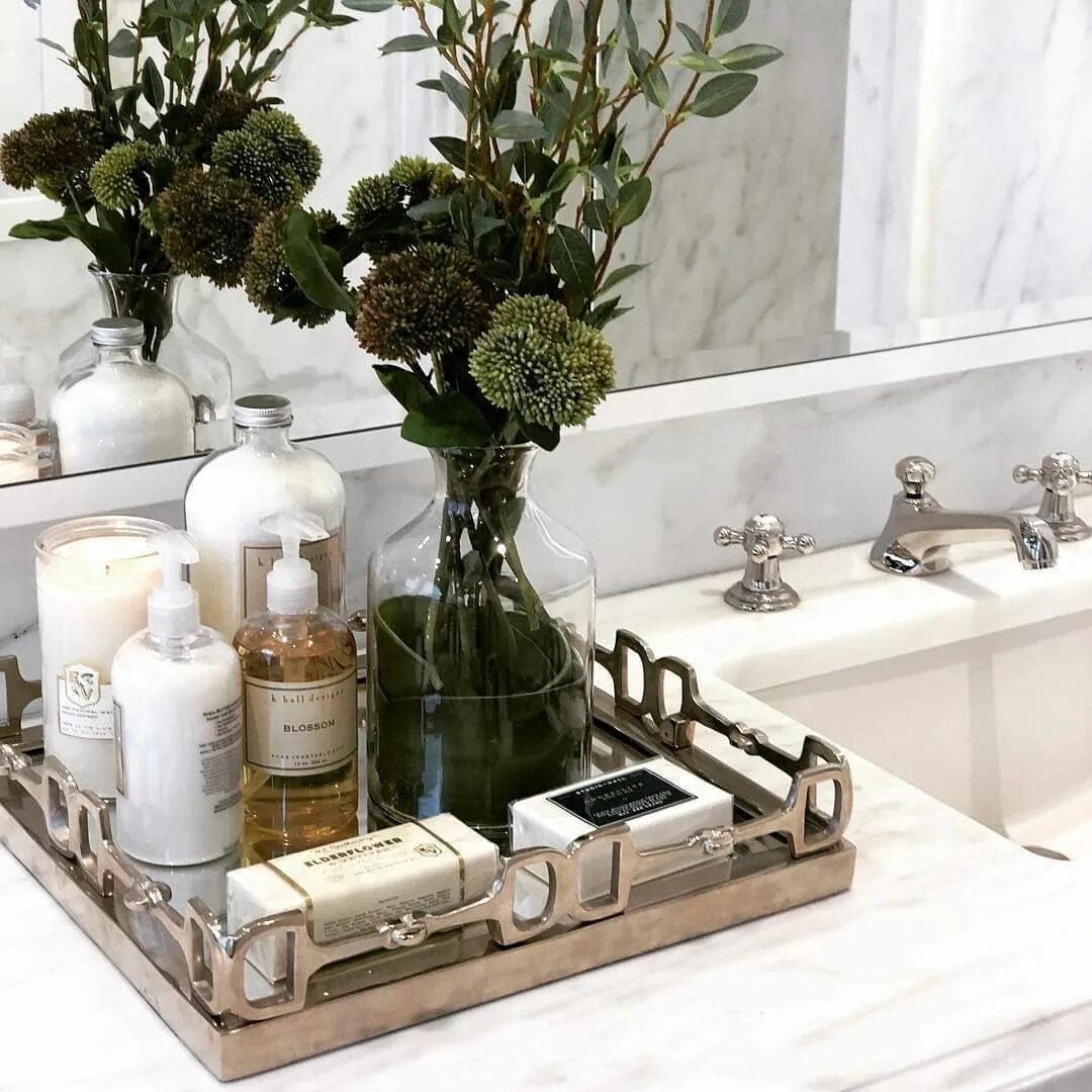 Предметы интерьера для ванны Classy vanity styling in this NYC showhouse shared by the lovely @darcihether. #