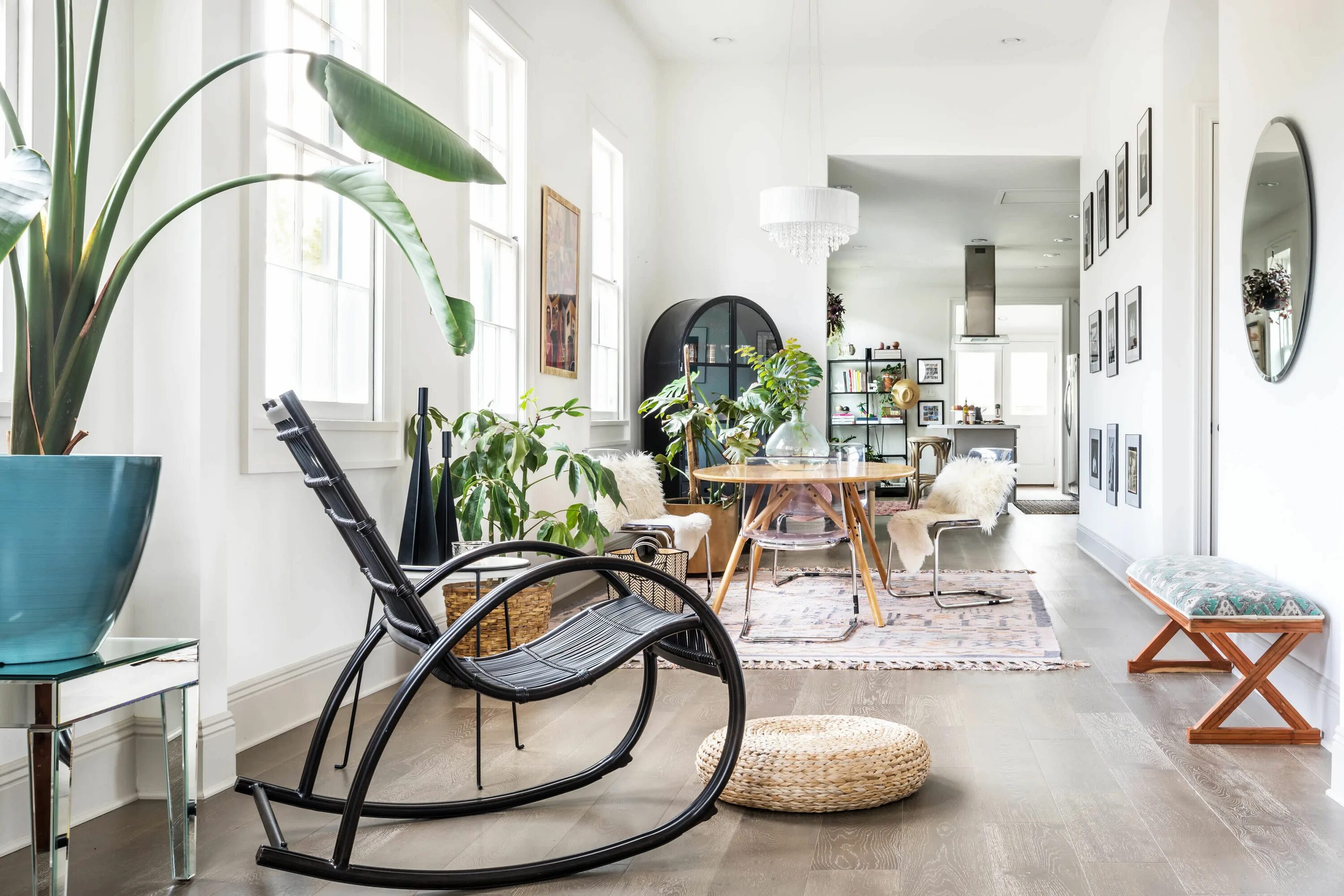 Предметы современного интерьера A Sun-Drenched New Orleans Home Has a Boho Modern Style Trending decor, Home dec