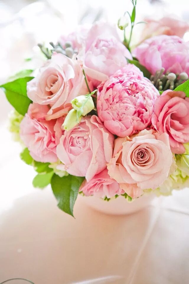 Прекрасные цветы с днем рождения женщине картинки Peonies and roses Flower arrangements, Beautiful flowers, Flowers bouquet