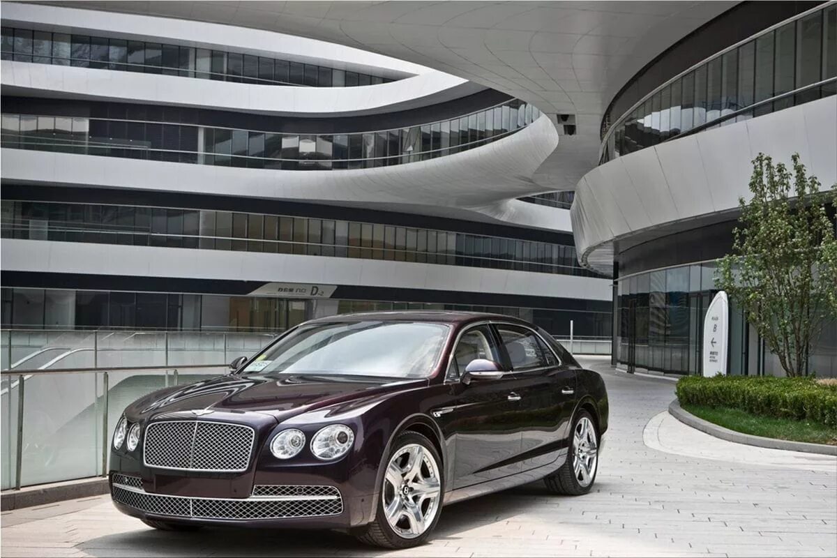 Премиальные авто фото The new Bentley Flying Spur in Geneva Car Division