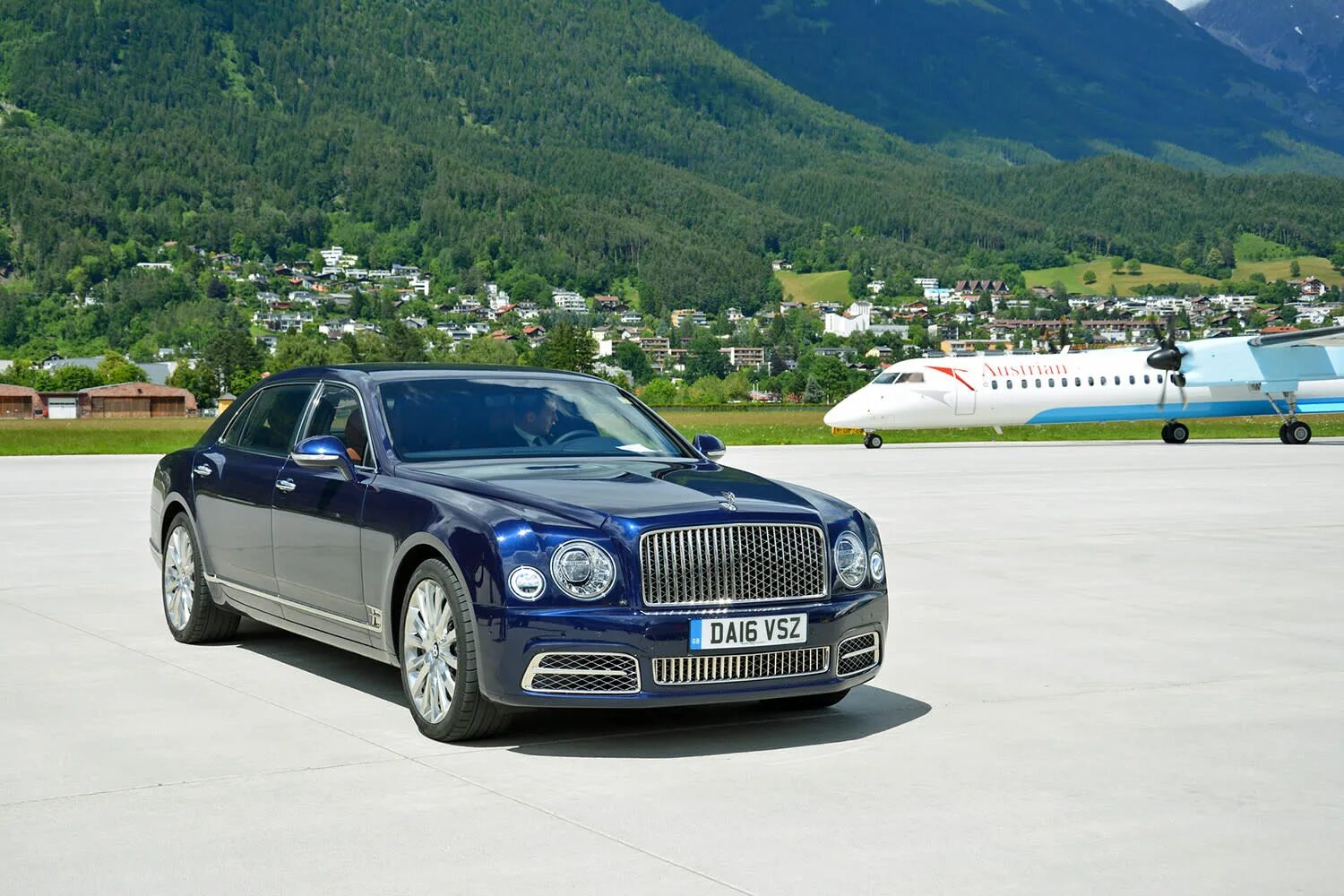 Премиальные авто фото 10 ways Bentley’s range-topping Mulsanne EWB goes unapologetically over the top