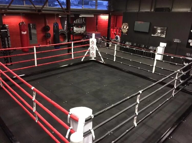 Boxing Ring Изображения: просматривайте стоковые фотографии, векторные изображен