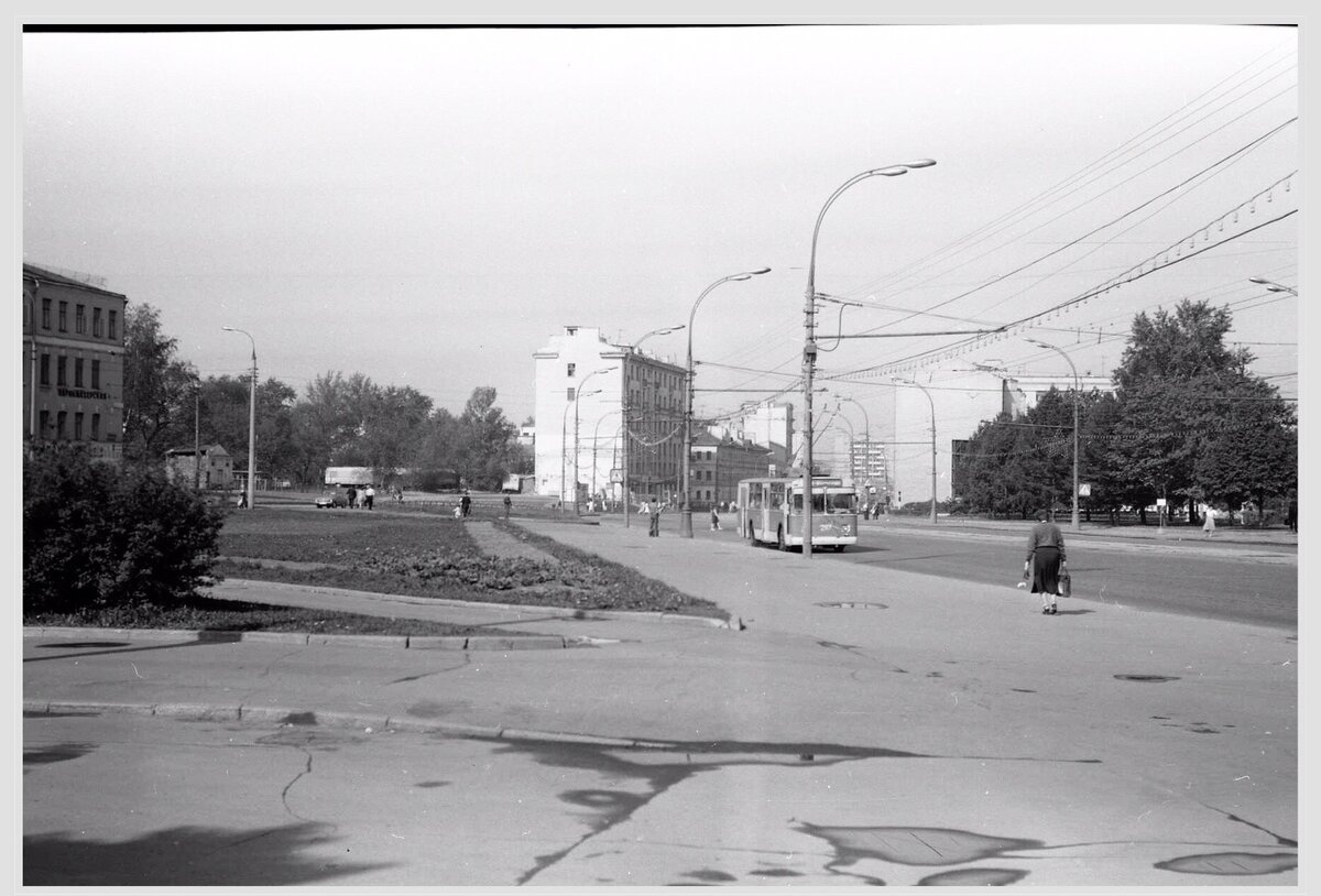 Преображенская площадь старые фото Такой была в 1970-80 годах Москва и так в 2023-м эти места выглядят на фото с те